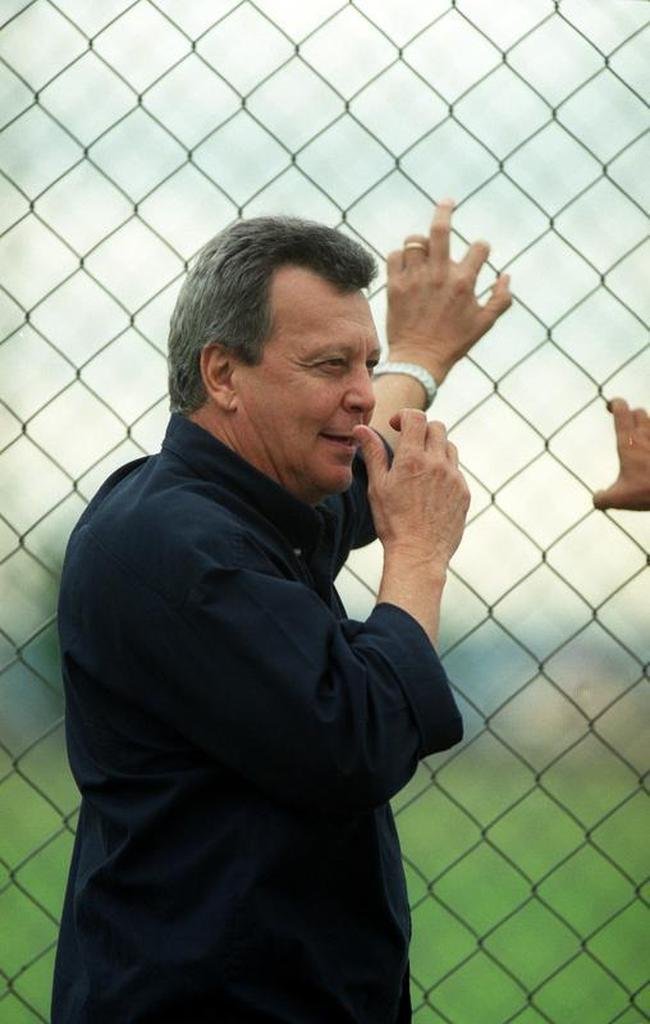 O ex-goleiro Raul Plassmann dirigiu o Cruzeiro brevemente em 1987.