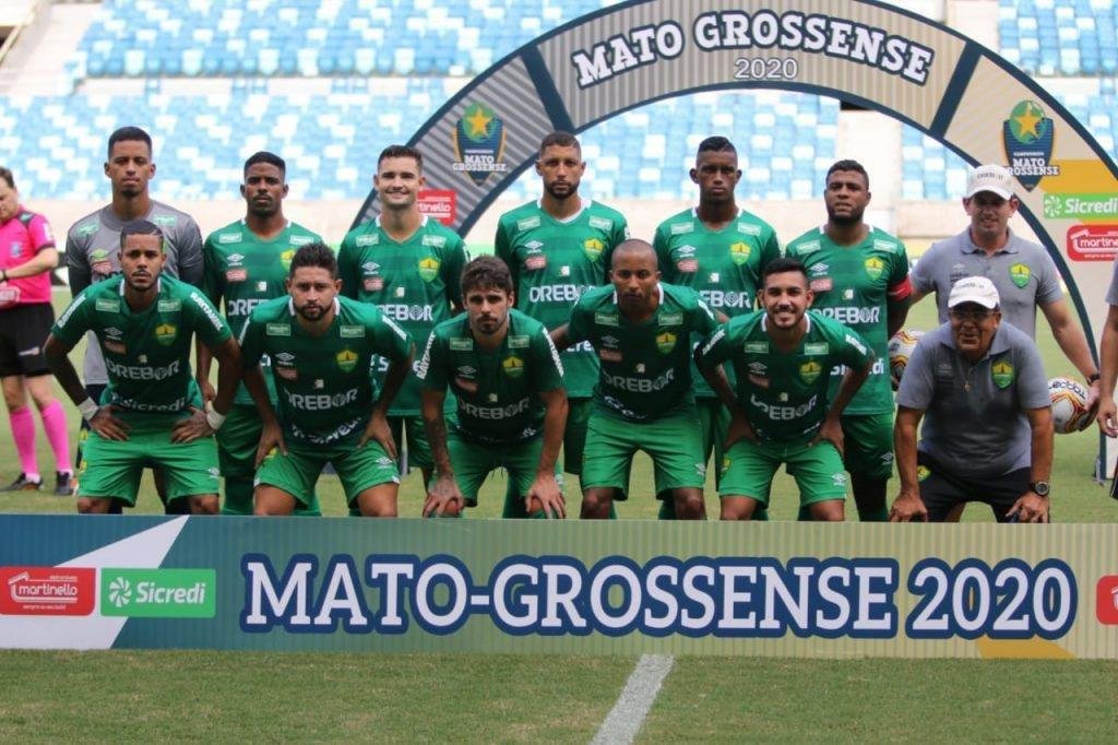 Cuiab -  o primeiro colocado do Campeonato Mato-Grossense, com 16 pontos em seis jogos (cinco vitrias e um empate). O destaque do grupo comandado por Marcelo Chamusca  o atacante Maxwell, de 25 anos, que marcou seis gols na competio. Arthur Cacul tambm tem bons nmeros - quatro gols -, enquanto o meia Elvis, ex-Amrica, balanou a rede duas vezes. Na vitria sobre o Araguaia por 5 a 0, no ltimo domingo, o Cuiab foi escalado com Matheus Nogueira; Hayner, Hlder Maciel, Felipe Camargo e Alex Ruan; Auremir, Rafael Gava e Elvis; Willians Santana, Arthur Cacul e Maxwell. Entre os suplentes est o volante Marino, de 34 anos, conhecido por fazer muitos gols na carreira: 11 em 66 partidas a servio do time de Mato Grosso.