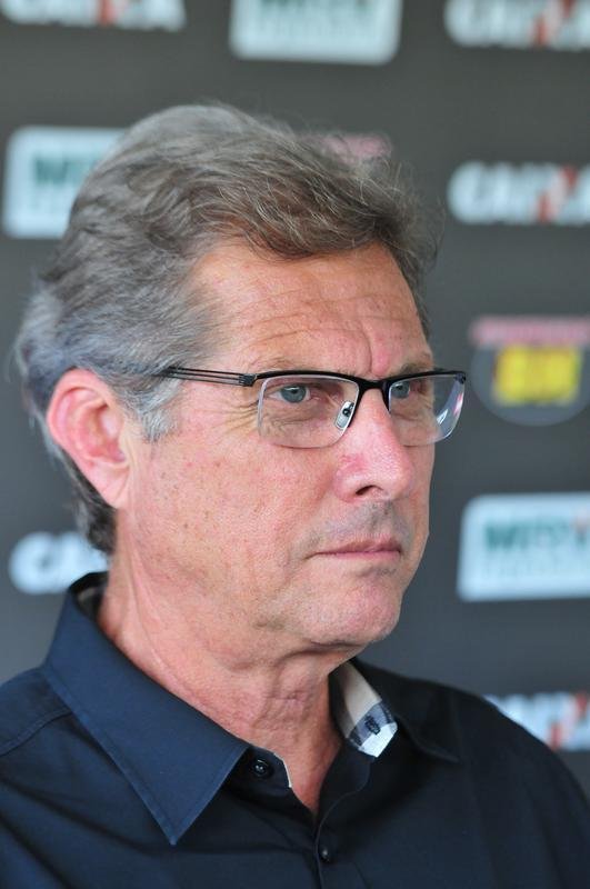 O tcnico Oswaldo de Oliveira foi apresentado na tarde desta tera-feira e, em seguida, comandou treino na Cidade do Galo