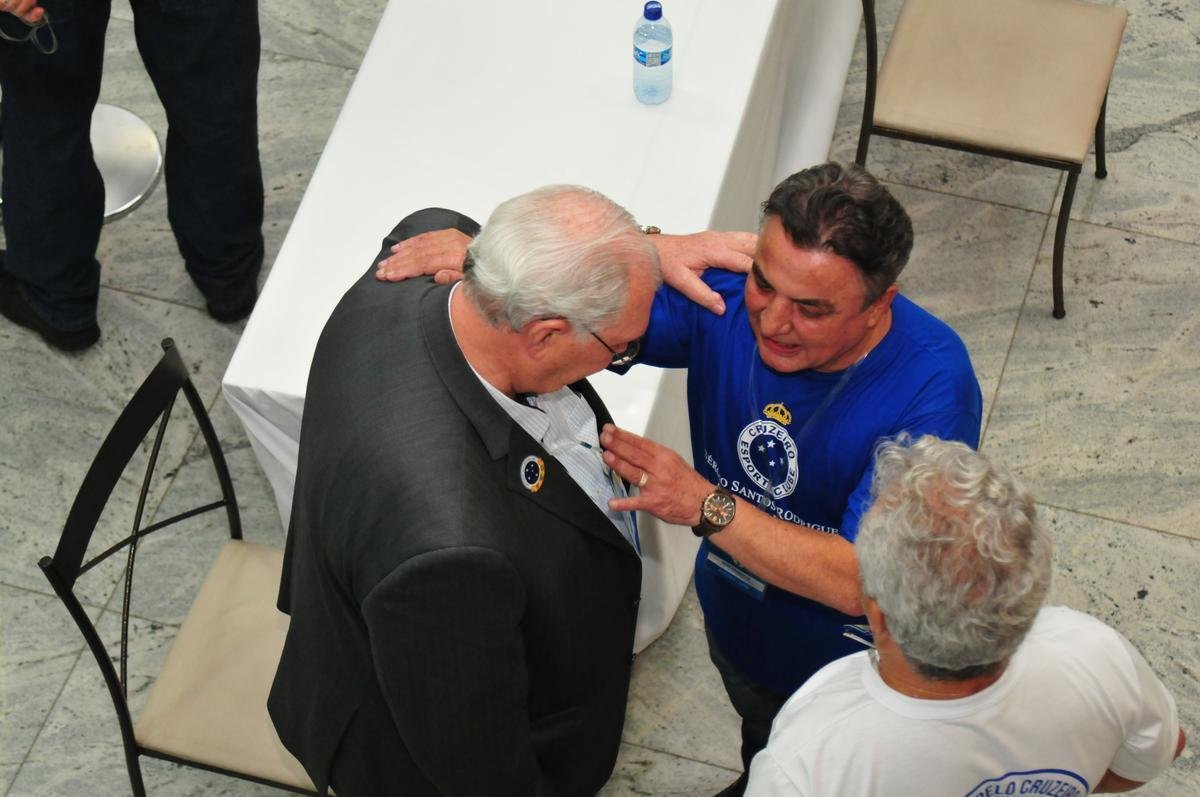 Wagner Pires de S venceu eleio com 235 votos e  o novo presidente do Cruzeiro. Ele comendar o clube no trinio 2018, 2019 e 2020. Srgio Santos Rodrigues, apoiado por Zez Perrella, ficou com 200 votos no pleito.