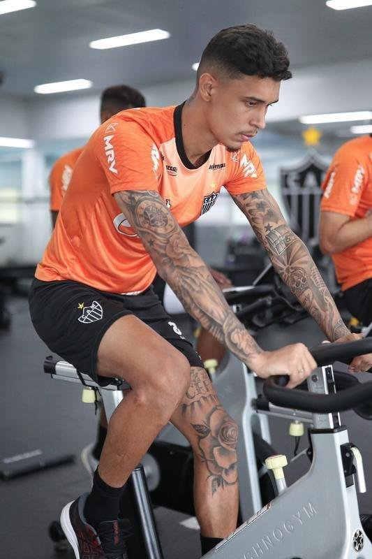 O Atltico realizou, nesta quinta-feira (10), a primeira atividade visando o clssico com o Amrica, vlido pela 5 rodada do Campeonato Mineiro. Com titulares em campo, o time de 'El Turco' Mohamed trabalhou para o confronto que ser disputado s 16h30 do sbado (12), no Estdio Independncia, em Belo Horizonte.