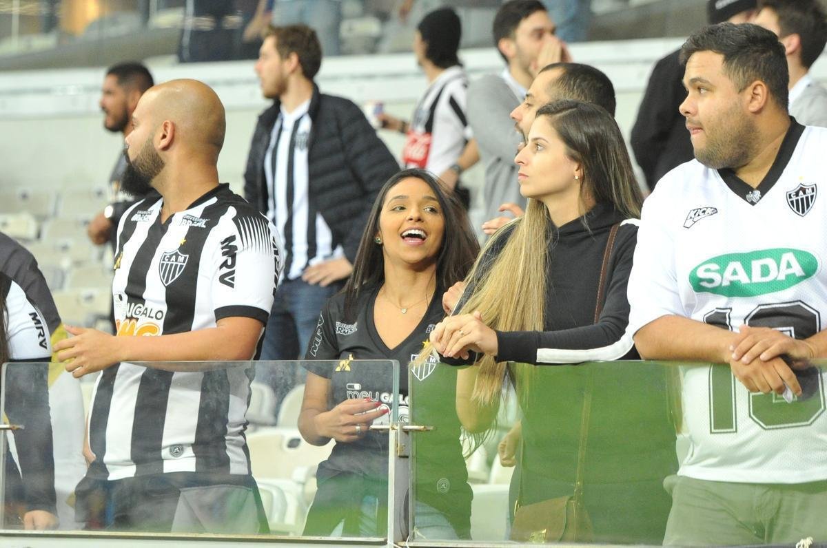Torcedores do Atltico lotam as arquibancadas do Mineiro para acompanhar a partida vlida pelas quartas de final da Copa do Brasil