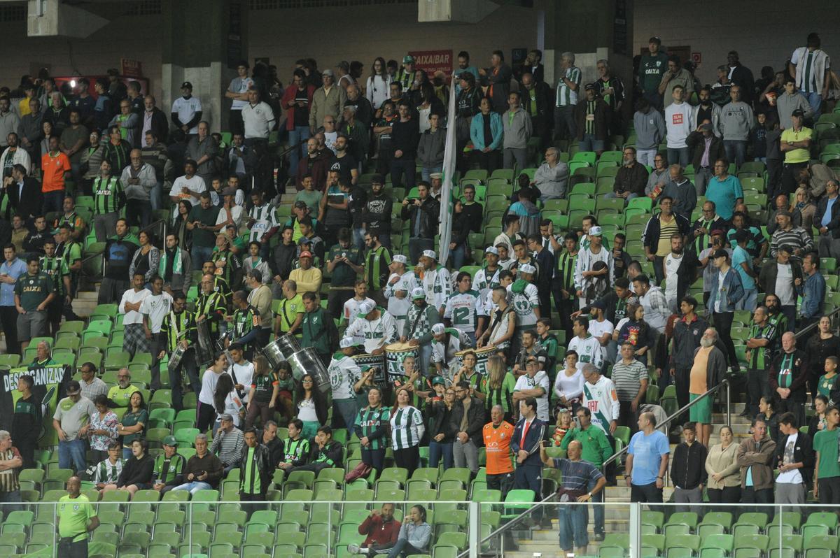 Torcedores do Amrica na partida contra o Internacional, no Independncia, pela 15 rodada do Brasileiro