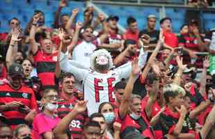 Fotos das torcidas de Atltico e Flamengo na Arena Pantanal, em Cuiab, durante a final da Supercopa do Brasil