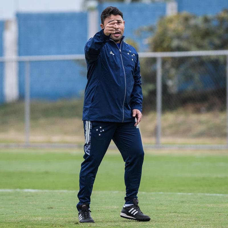 Jogadores do Cruzeiro realizaram primeiro treino sob comando de Mozart nesta sexta-feira (11/06)