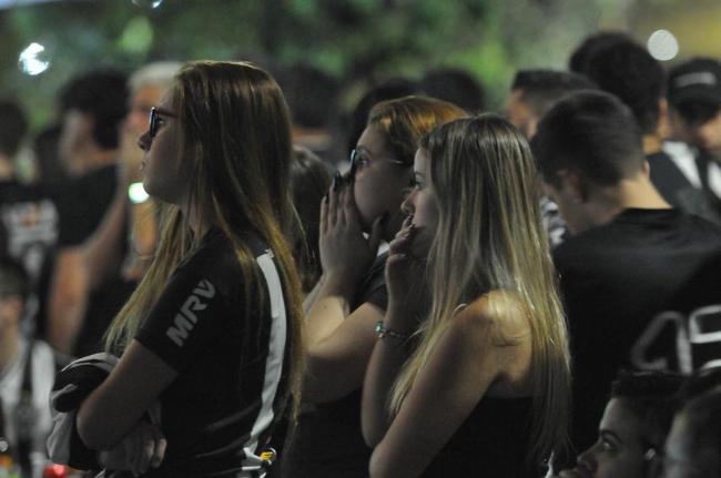 Torcedores do Atlético acompanham a partida contra o Palmeiras em alguns bares de Belo Horizonte