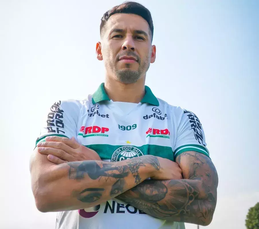 Coritiba anunciou a contratao do atacante Hernn Prez