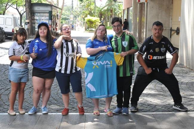 Integrantes do Instituto Viva Down visitaram estdio da TV Alterosa 