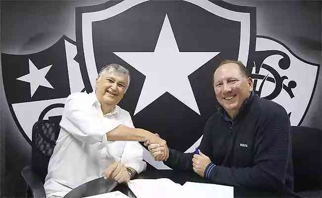Presidente Durcesio Mello e o dono da SAF do Botafogo, John Textor, celebram acordo

