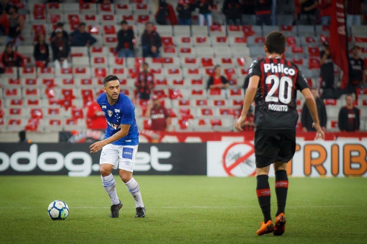 Cruzeiro e Atltico-PR se enfrentaram na noite desta quarta-feira, em Curitiba