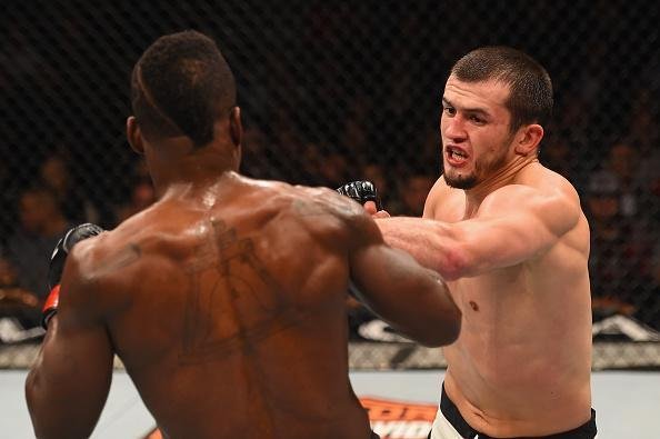 Albert Tumenov venceu Lorenz Larkin por decisão dividida
