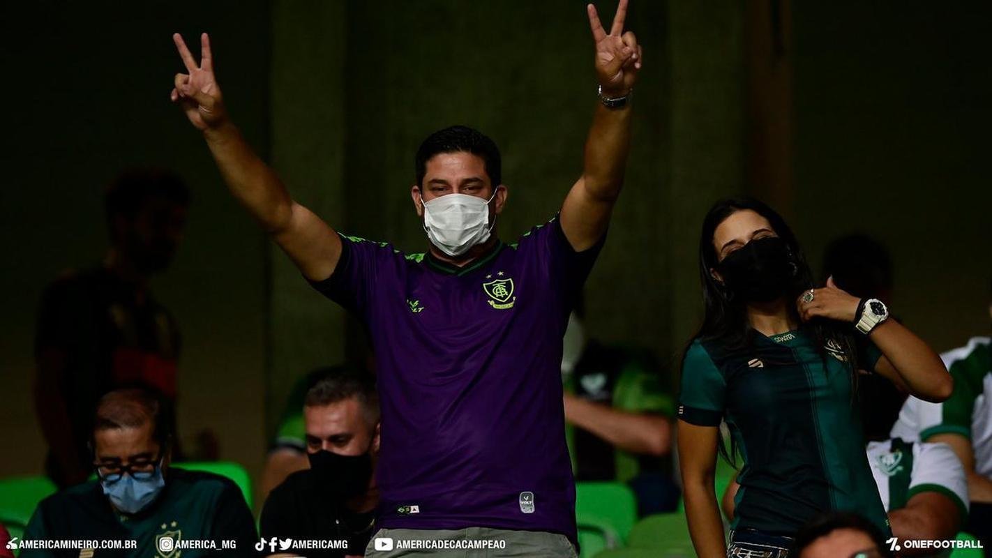 Aps quase um ano e sete meses afastada do Independncia pela pandemia de COVID-19, a torcida do Amrica retornou ao Horto para apoiar a equipe no duelo contra o Palmeiras, vlido pela 24 rodada da Srie A do Campeonato Brasileiro.