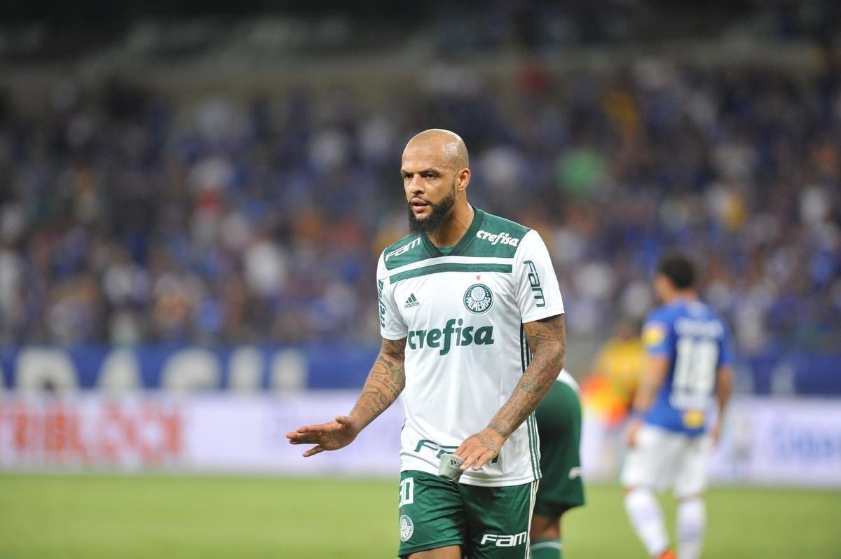 Depois do gol do Palmeiras, o jogo ficou tenso e com ataques alternados