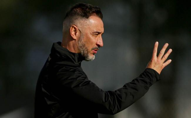 Vitor Pereira treinou o Corinthians em 2022 e o Flamengo em 2023