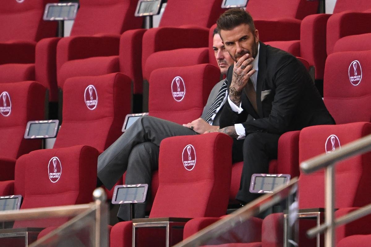 Os torcedores de Inglaterra e Ir no primeiro jogo do Grupo B na Copa do Mundo.