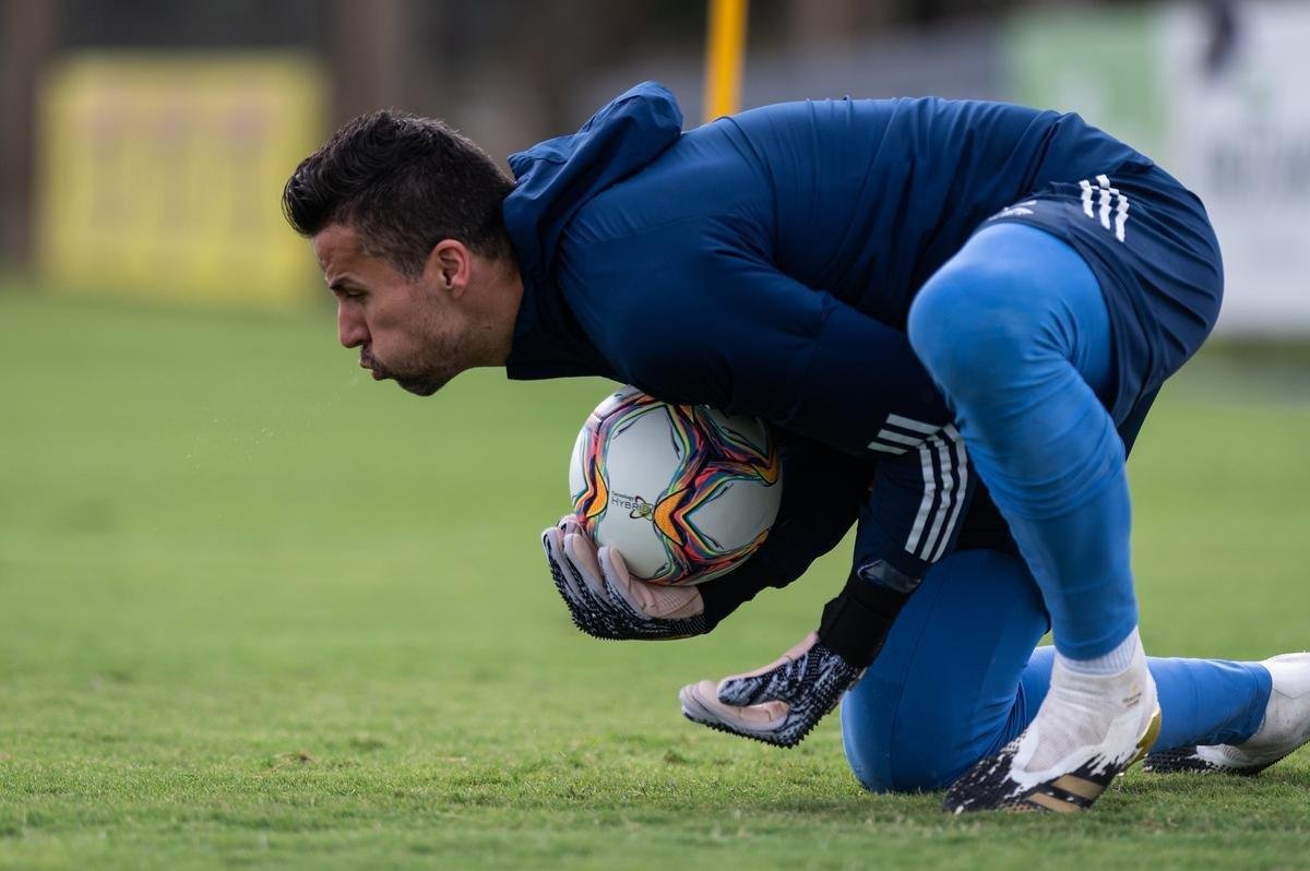 Imagens do primeiro treino do Cruzeiro antes do jogo contra o Cuiabá, pela Série B do Campeonato Brasileiro