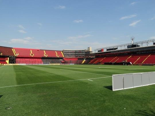 Construído em 1946, o Cemitério de Elefantes foi onde o Colón venceu o Santos de Pelé, a Seleção Argentina, o Peñarol, então campeão mundial, e os poderosos River Plate e Boca Juniors