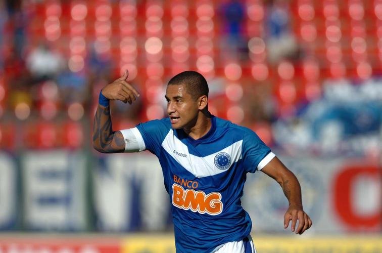 Wellington Paulista (atacante) - Est no Fortaleza desde 2019. Teve boa passagem pelo Cruzeiro, entre 2009 e 2012, com 75 gols marcados.
