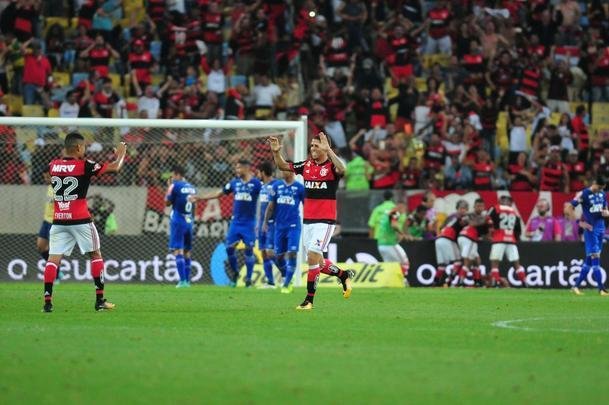 No segundo tempo, Flamengo saiu na frente, com Lucas Paquet. Aos 38, Arrascaeta empatou e fez a alegria da torcida cruzeirense no Maracan