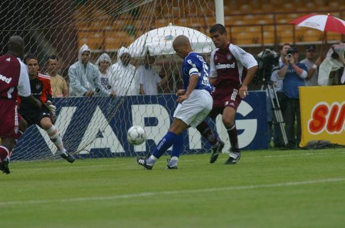 No jogo da entrega da taa, Alex marcou um gol de placa contra o Fluminense