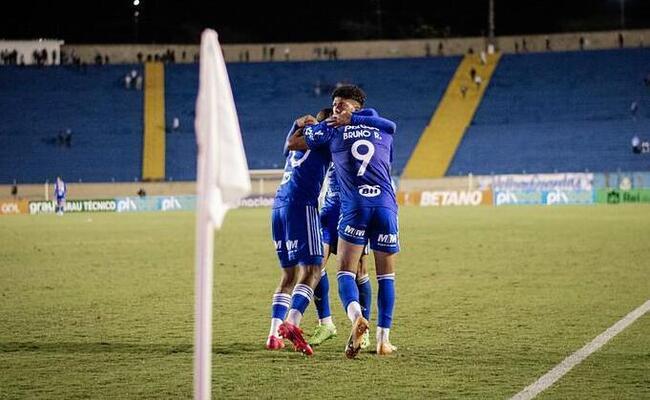 Cruzeiro venceu o Londrina de virada, por 2 a 1, no Estdio do Caf