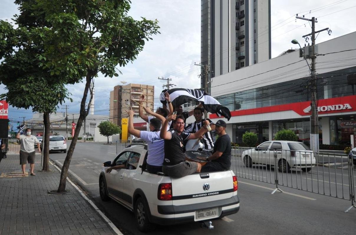 Delegao alvinegra chegou a Cuiab para final da Supercopa do Brasil entre Atltico e Flamengo