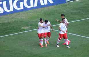 No Independncia, Tombense vence Caldense por 2 a 0 e garante vaga na final do Campeonato Mineiro 