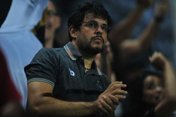 Torcida deu grande apoio ao time em vitria sobre o Corinthians e protestou muito contra gol anulado de Rger Guedes, no primeiro tempo. 