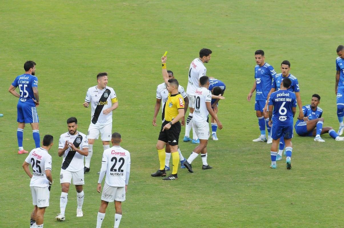 Fotos do jogo entre Cruzeiro e Ponte Preta, no Mineiro, em Belo Horizonte, pela 13 rodada da Srie B do Brasileiro