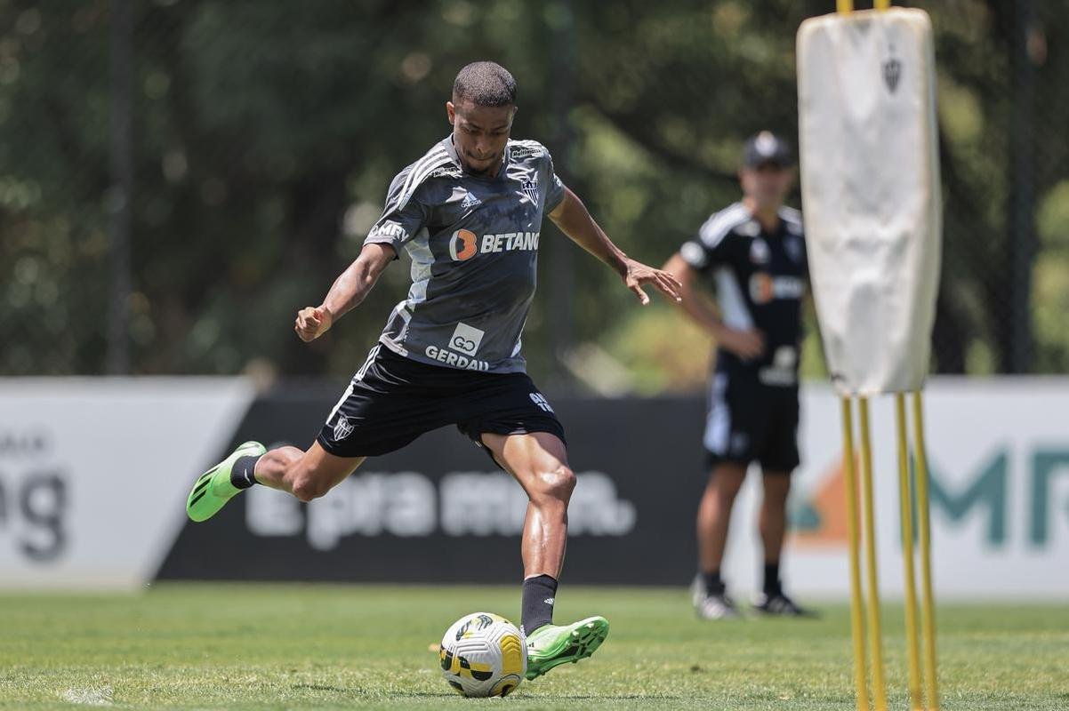 Fotos do treino do Atltico, que teve Hulk em campo 