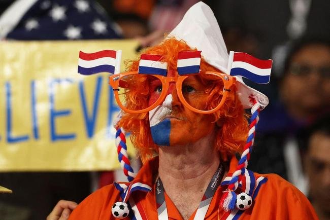 Os torcedores no duelo entre Holanda e Estados Unidos, pelas oitavas de final da Copa do Mundo.