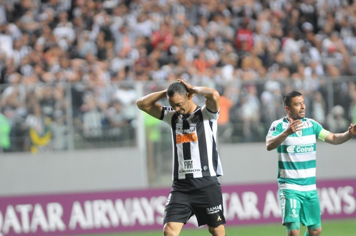 Fotos do primeiro tempo do jogo entre Atltico e La Equidad, no Independncia, pela Copa Sul-Americana