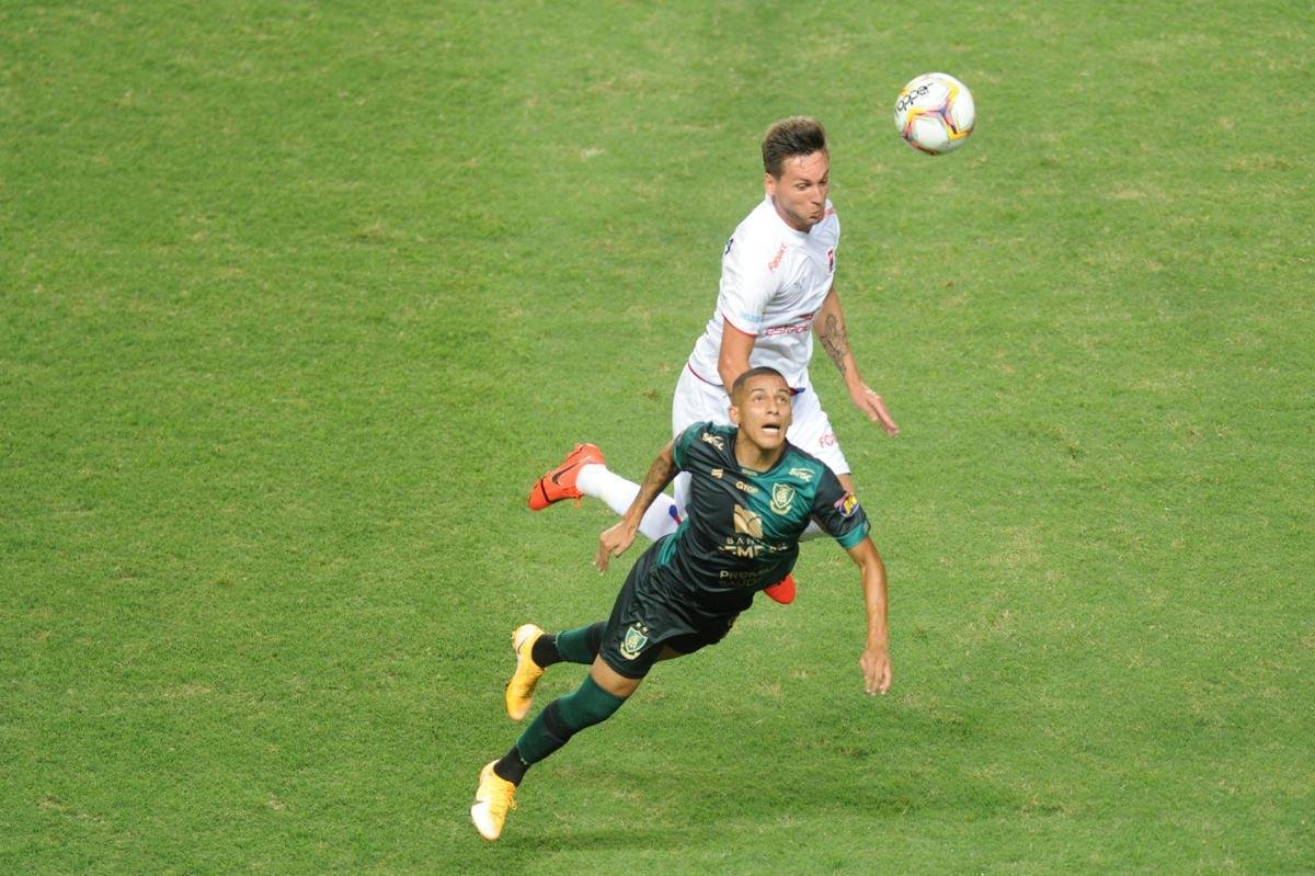 América x Paraná: veja fotos do jogo no Independência