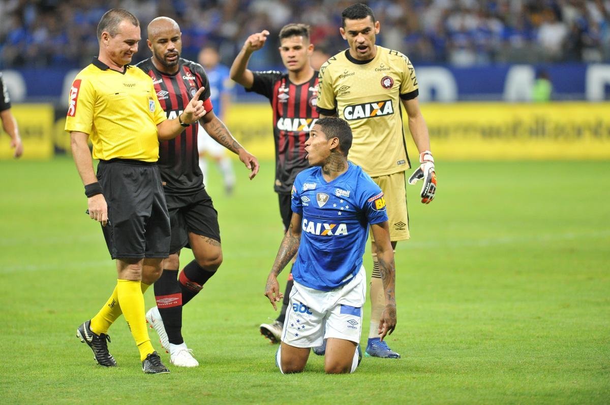 Cruzeiro conseguiu marcar no segundo tempo, com Arrascaeta, mas sofreu empate no fim com Bergson