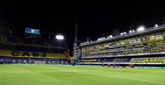 La Bombonera (Argentina) - dois jogos, com um empate e uma derrota. Foi um gol marcado e trs sofridos