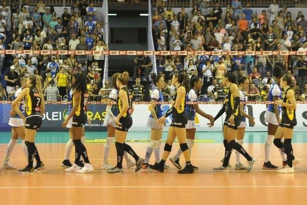 Minas x Praia: veja fotos da primeira partida da final