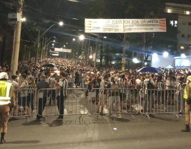 Fotos da torcida do Atltico no pr-jogo contra o Palmeiras no Mineiro