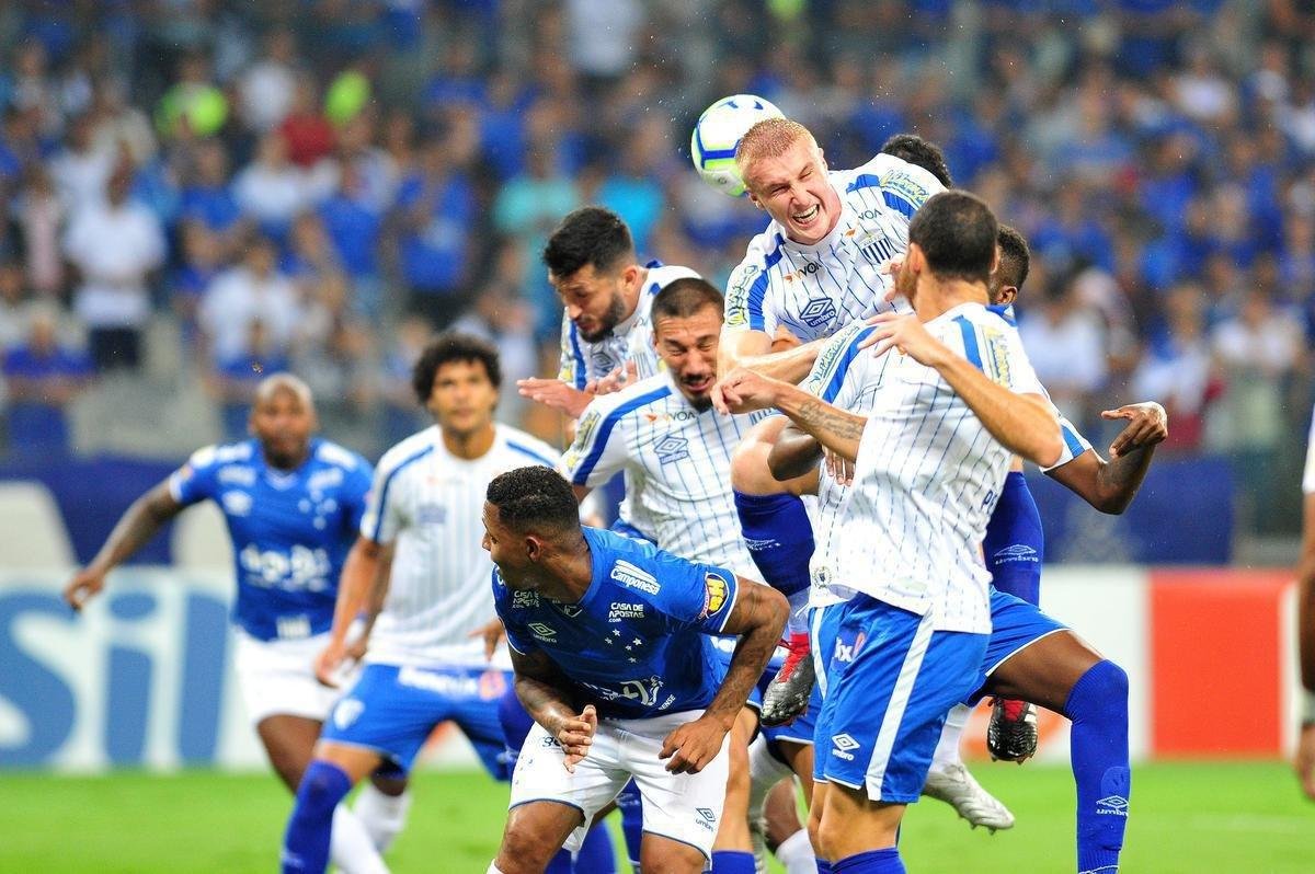Fotos do duelo entre Cruzeiro e Ava, no Mineiro, pela 33 rodada do Campeonato Brasileiro