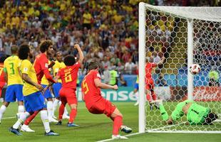 Fernandinho errou ao tentar tirar a bola em escanteio e colocou contra as prprias redes