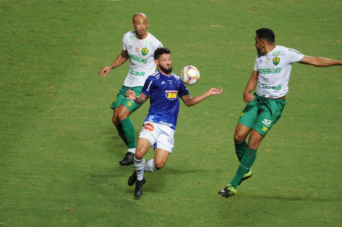 Fotos do jogo entre Cruzeiro e Cuiab, no Independncia, em Belo Horizonte, pela 32 rodada da Srie B do Campeonato Brasileiro