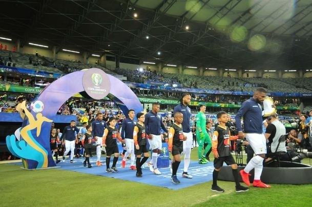 Fotos de Uruguai x Equador, no Mineiro