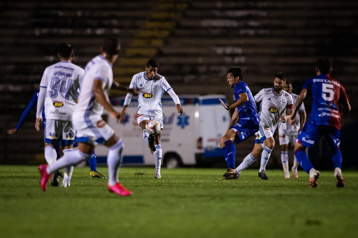 Fotos do jogo entre Paran e Cruzeiro, pela 38 rodada da Srie B do Brasileiro