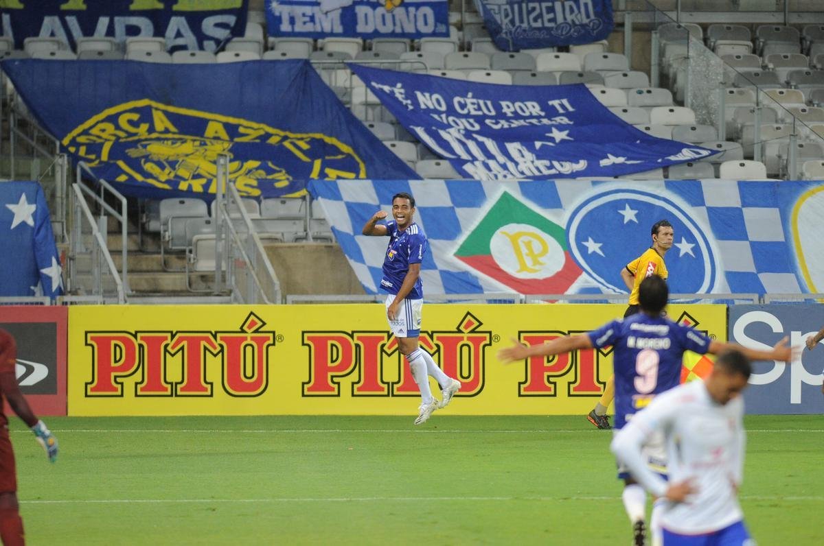 Fotos do jogo entre Cruzeiro e Paran Clube, no Mineiro, em Belo Horizonte, pela 19 rodada da Srie B do Campeonato Brasileiro