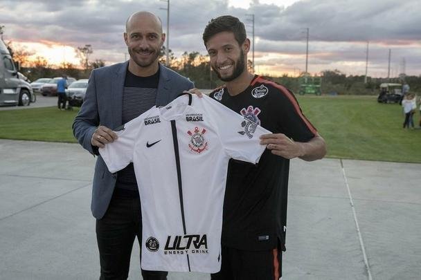 Juninho Capixaba - lateral-esquerdo se transferiu do Bahia para o Corinthians