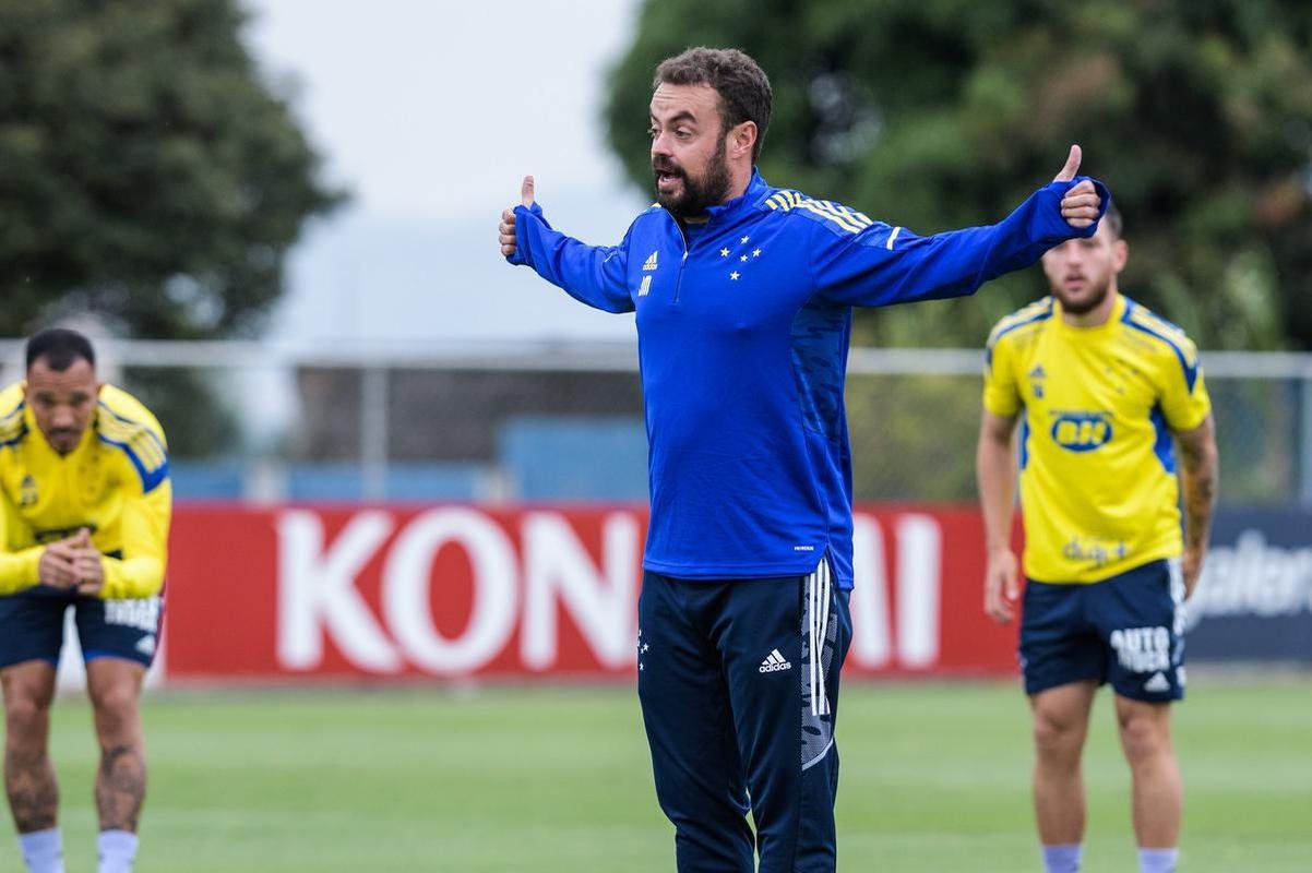 Jogadores do Cruzeiro realizaram primeiro treino sob comando de Mozart nesta sexta-feira (11/06)