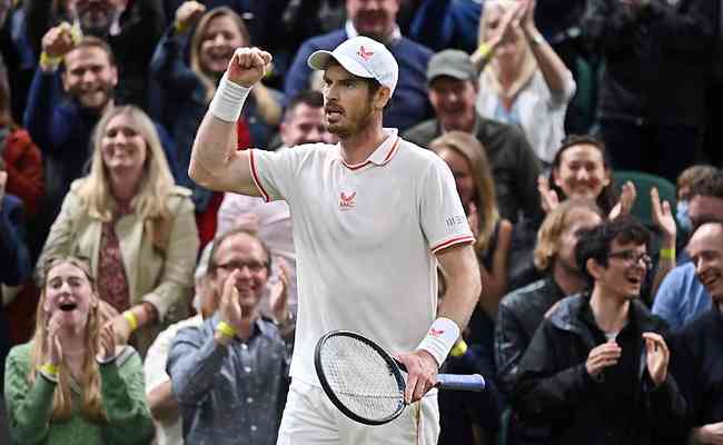 Andy Murray teve dificuldade e comemorou muito a vitria de virada sobre alemo