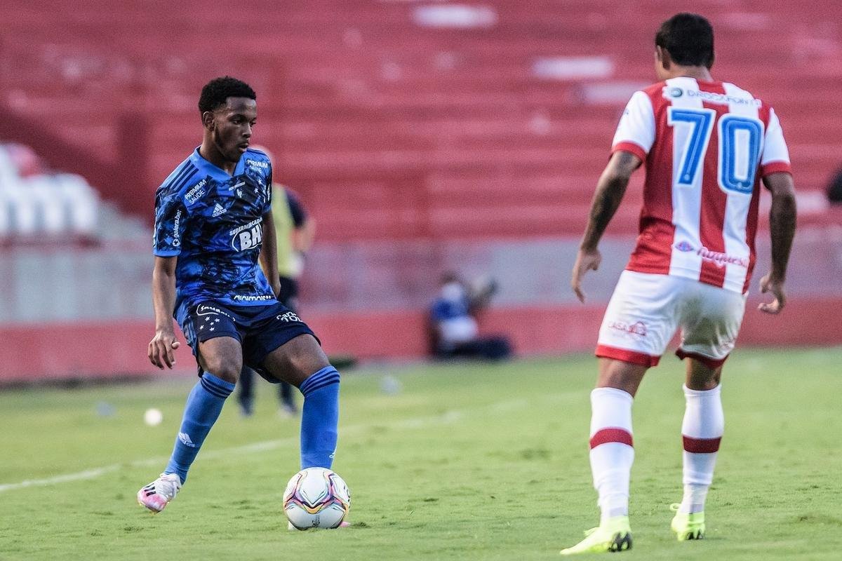 Rafael Luiz, 18 anos, lateral-direito. Contratado pelo Cruzeiro em agosto.