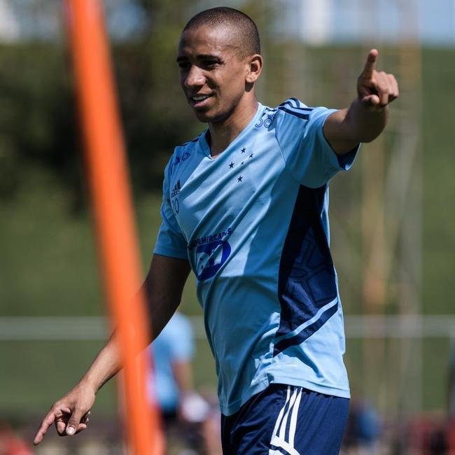 Fotos do treino do Cruzeiro nesta quinta-feira (4), na Toca da Raposa II, em Belo Horizonte. Time celeste enfrentar o Tombense no sbado, s 19h, no Mineiro, pela Srie B.