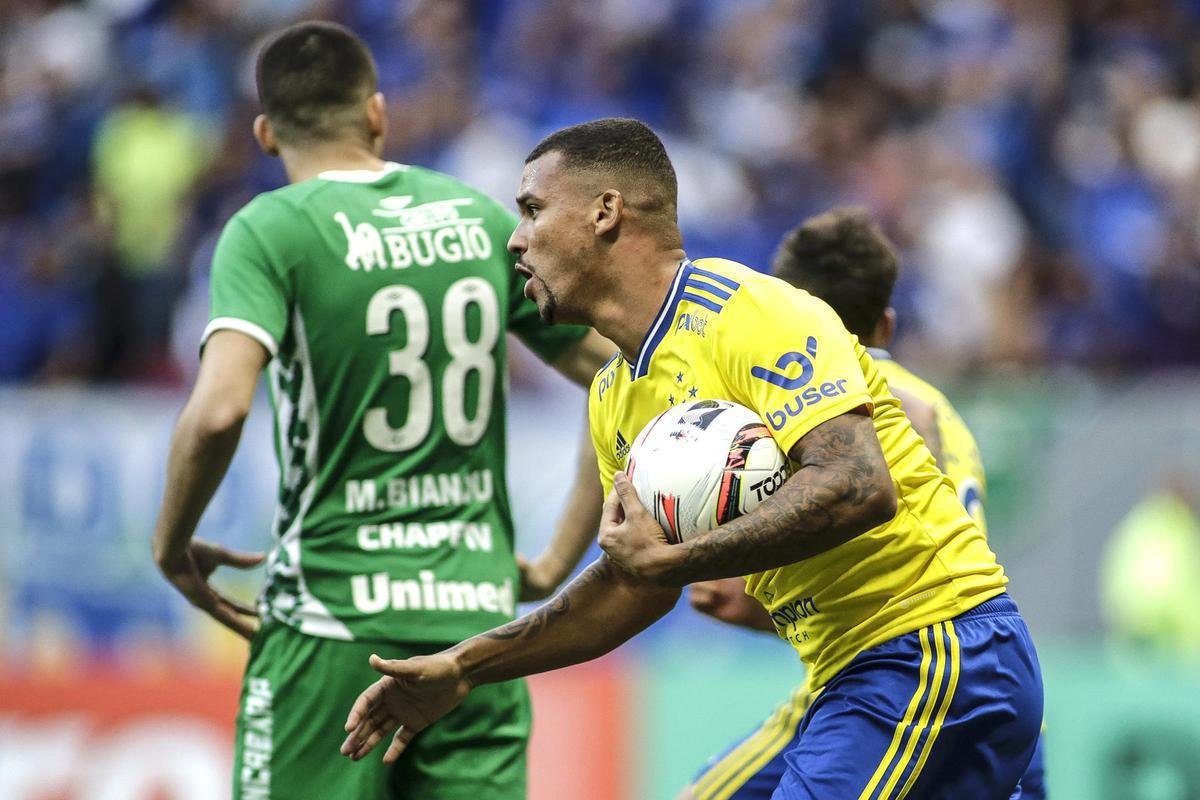 13 Cruzeiro 1 x 1 Chapecoense - 22.432 torcedores, no Man Garrincha, pela 24 rodada da Srie B; renda de R$ 1.816.425,00