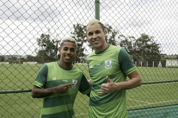 O América se reapresentou nesta quinta-feira para a próxima temporada. Além de já contar com os reforços, o Coelho mostrou o novo uniforme de treino, da Sparta, marca-própria do clube